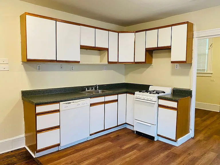 4 N. Dooley Ave — Photo 6