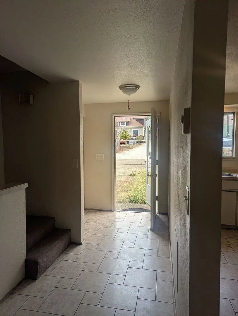 Cure 2 bd 1 ba house — Photo 2