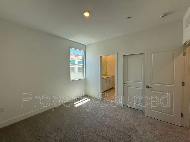 1336 N Martorella Ave — Photo 58