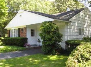 28 Lynn Ave, Hampton Bays, NY 11946