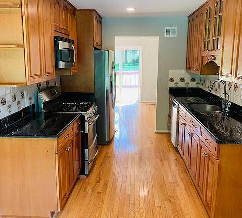 3rd image of 10415 Shesue St