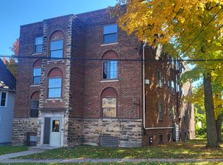 21 S Walnut St, Akron, OH 44303