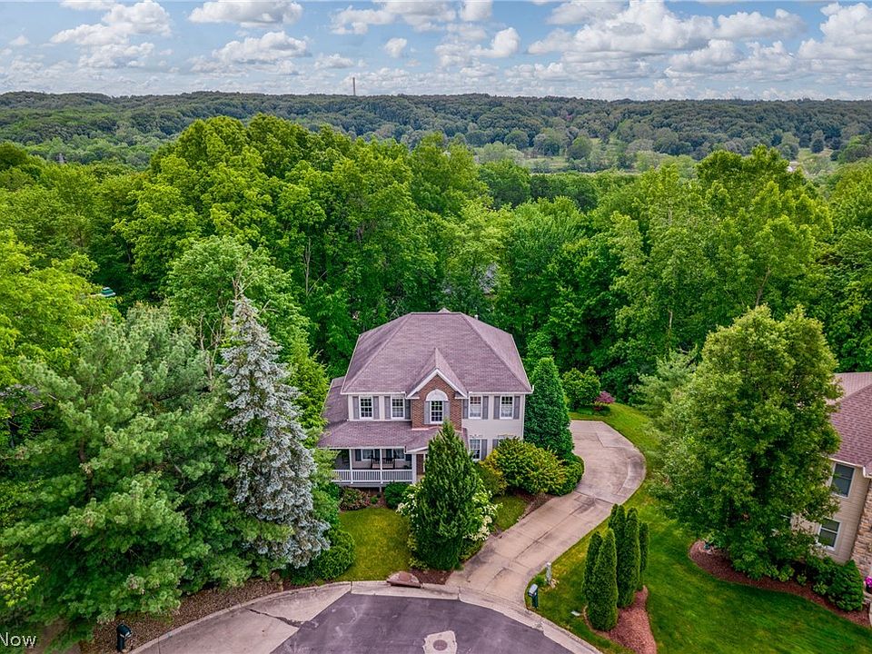 1st image of 697 Woodledge Dr