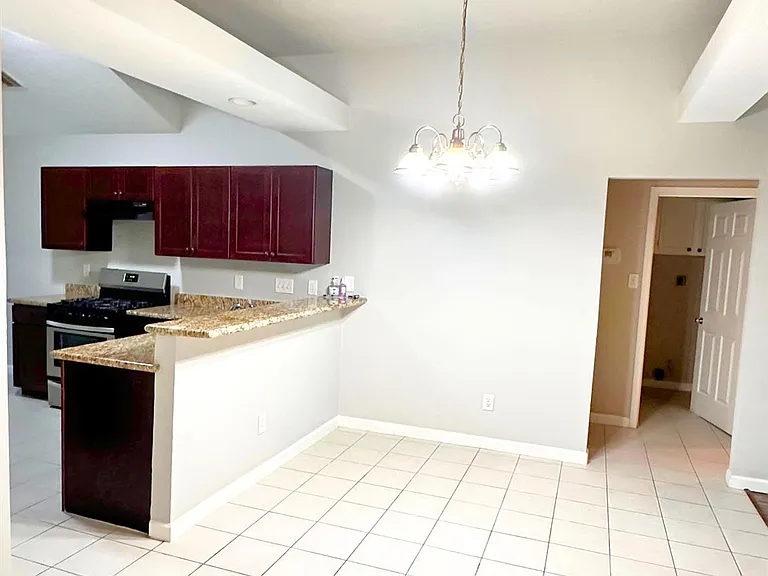 22707 Bridgewater Dr — Photo 5