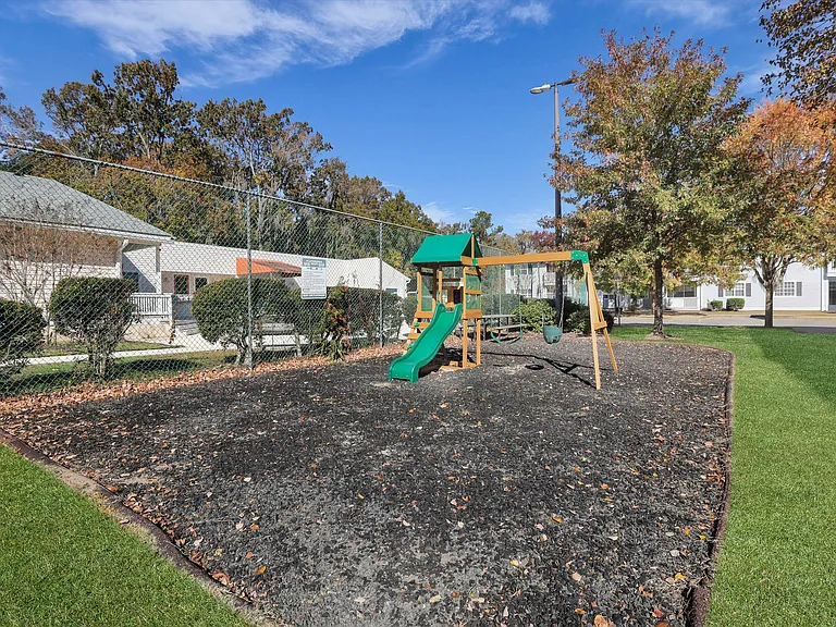 Plantation Oaks Apartments — Photo 7