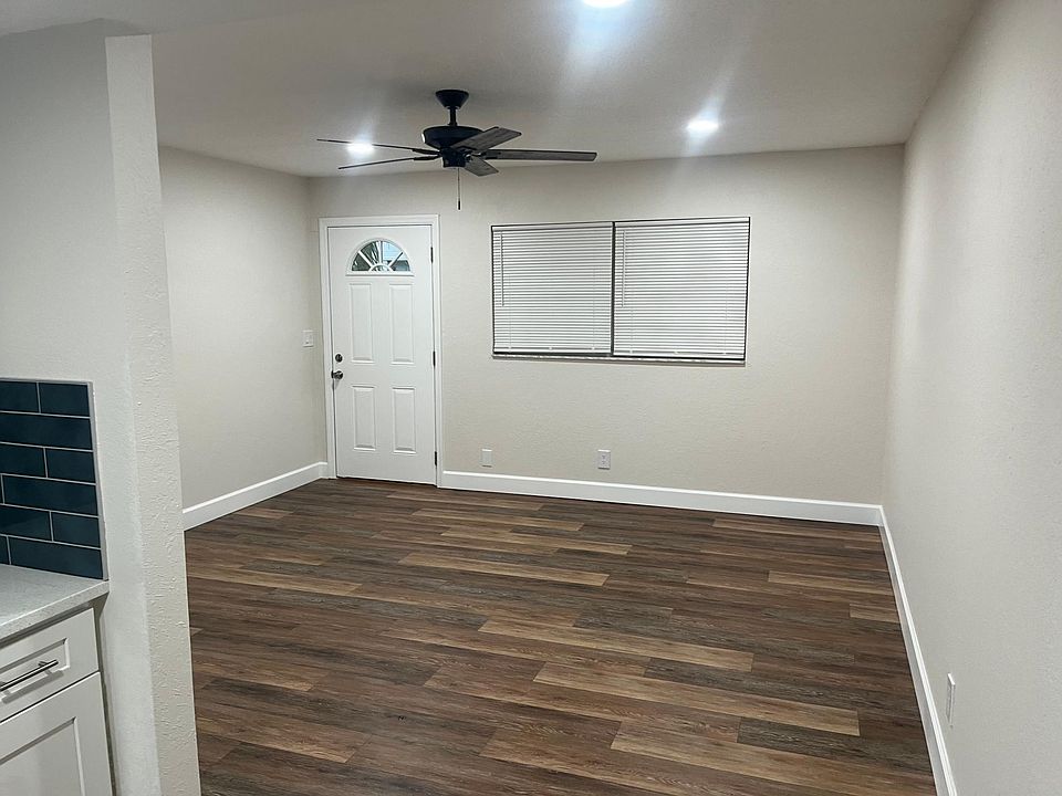 1st image of 555 12th Ave N #555