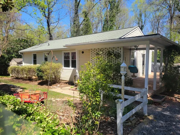 3304 Canterbury St, Greensboro, NC 27408