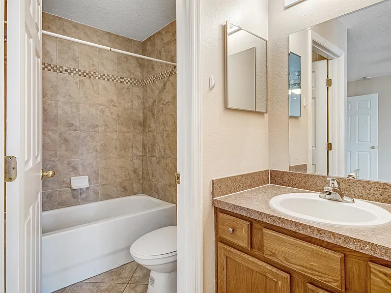 140 Jones Ln #B — Photo 16