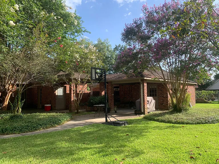 106 Michelle Cir — Photo 4