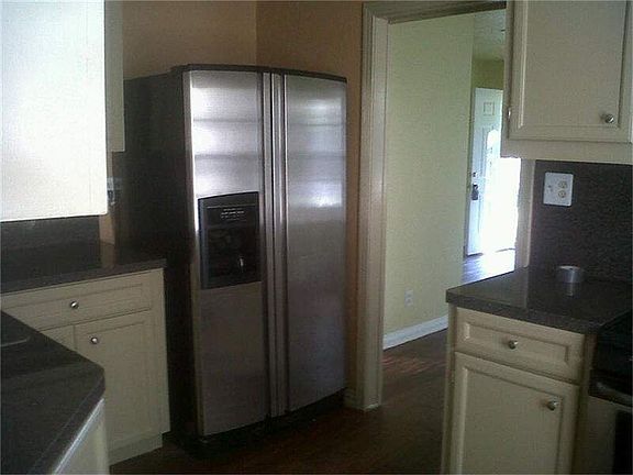 4th image of 10437 N La Crosse St