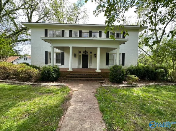 864 Hamilton St, Courtland, AL 35618