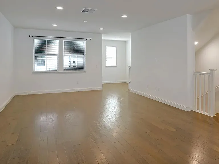 341 Wild Rose Way — Photo 3