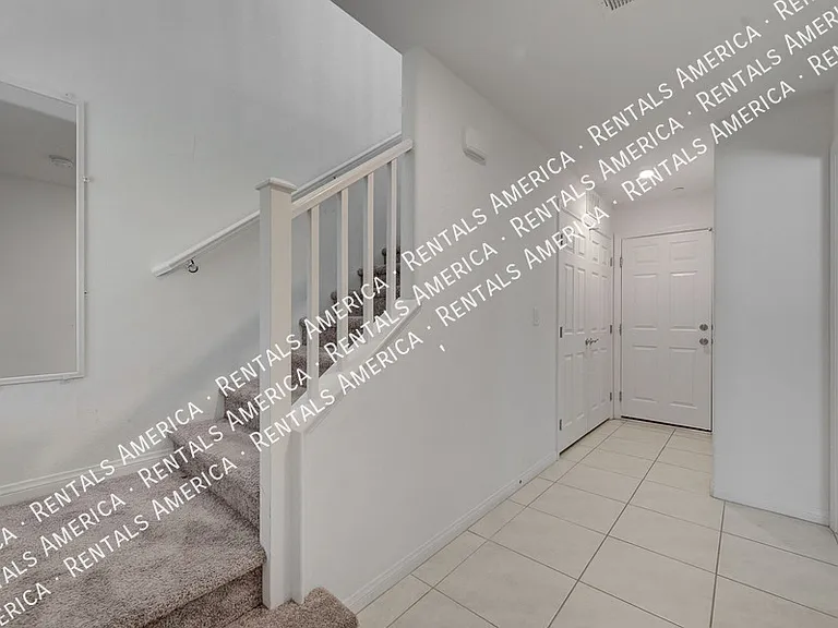 650 Vetiver Ln — Photo 2