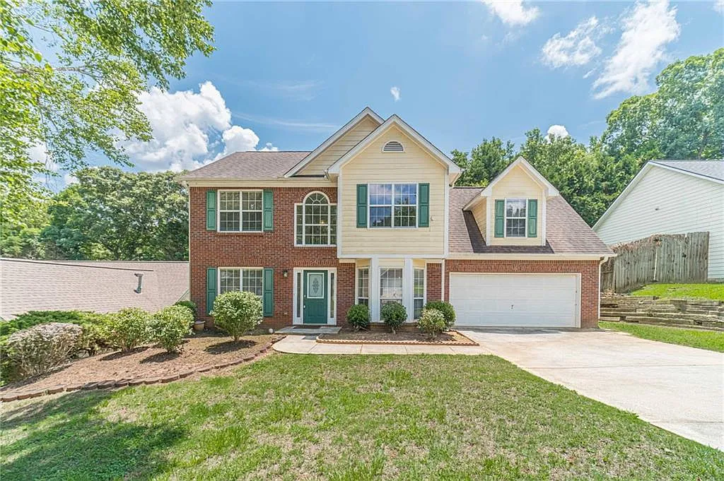 4 bed, 2.5 bath, 2272 sqft, $2,400 — Photo 1