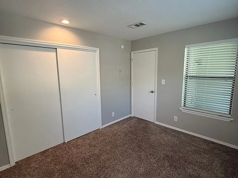 8861 W 106th Ter — Photo 25