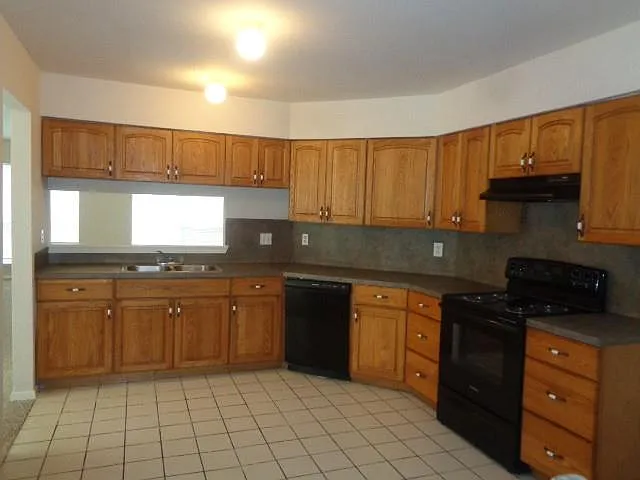 3 bed, 2.0 bath, 1449 sqft, $1,475 — Photo 2