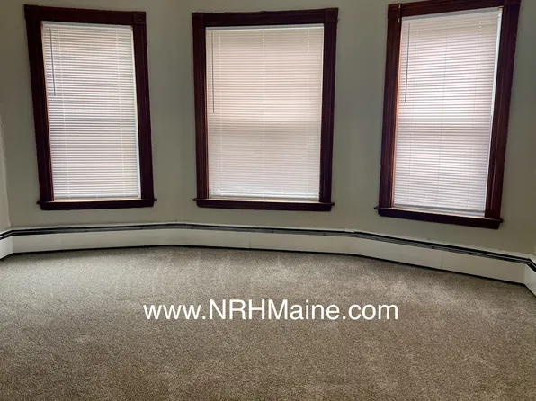 38 College St APT 1, Lewiston, ME 04240