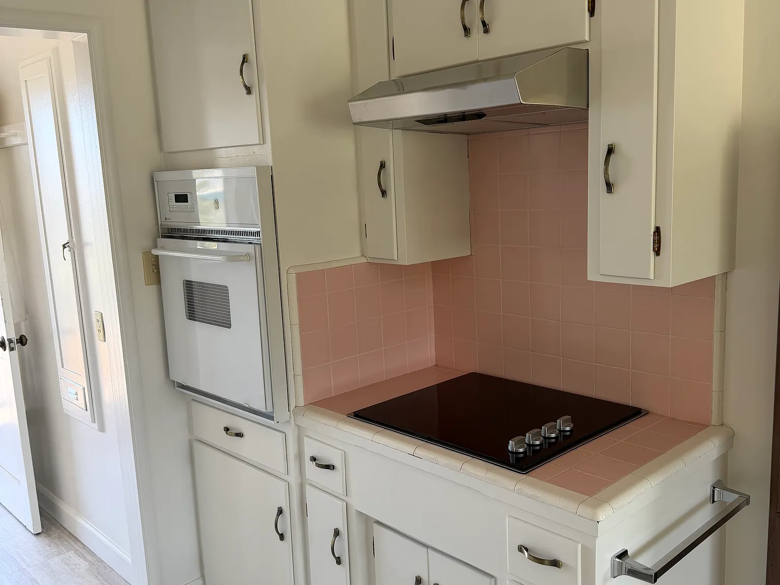 1 bed, 560 sqft, $2,500 — Photo 3