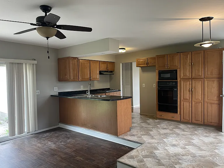 3318 W Jolly Rd — Photo 3