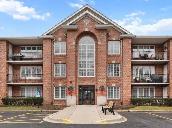 5649 S Cass Ave APT 306, Westmont, IL 60559