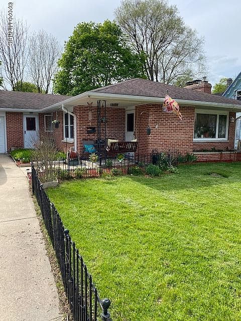 1st image of 207 La Grave St N