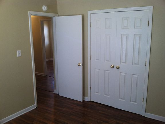 bedrooms with wood laminate flooring