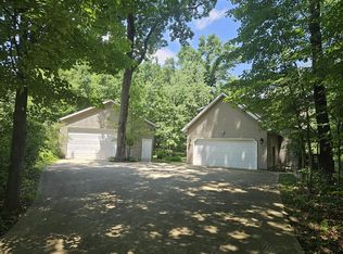 102 Maid Marian Way, Roscommon, MI 48653