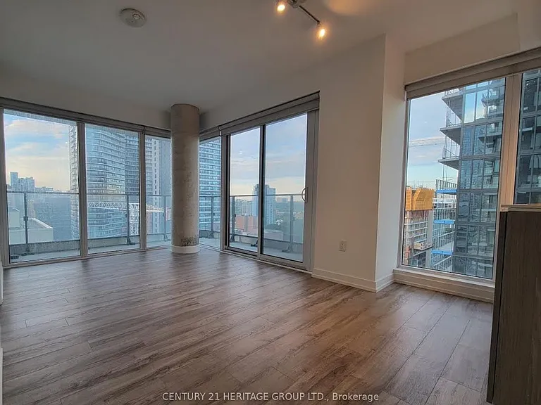 77 Shuter St #1810 — Photo 6