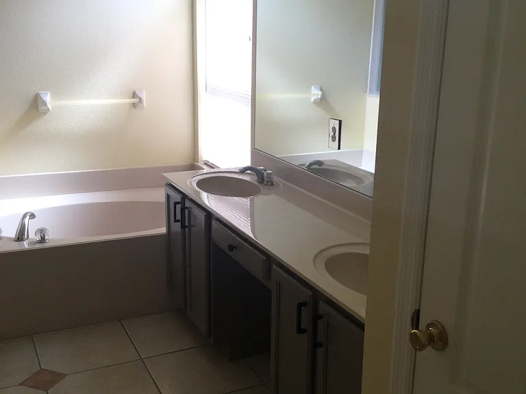 729 Whispering Cypress Ln — Photo 10