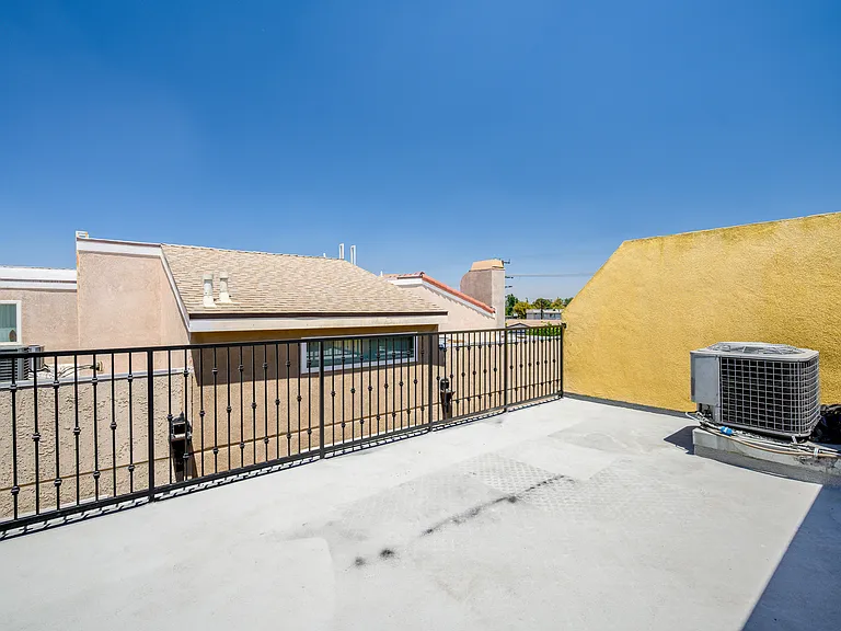 5521 Kester Ave #23 — Photo 25