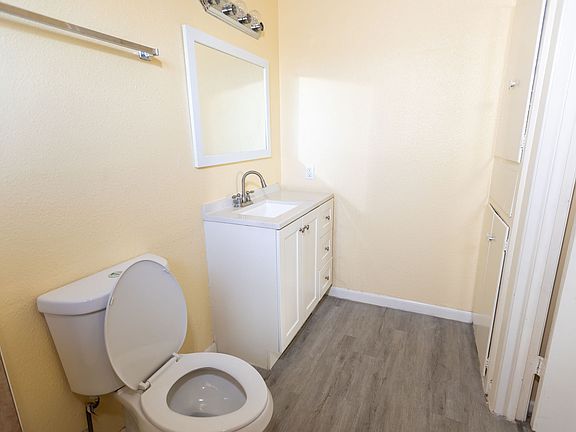 5th image of 611 W Byrd Blvd #B