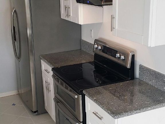 5 Ring Glass-Top Range w/Double Convection Oven