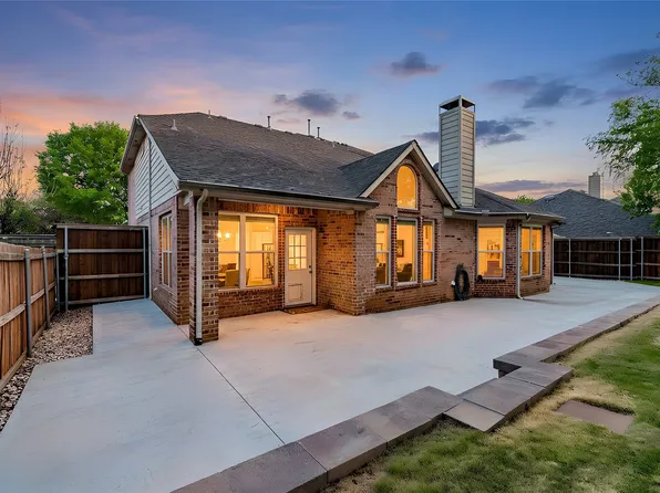 3905 Park Wood Dr, Corinth, TX 76208