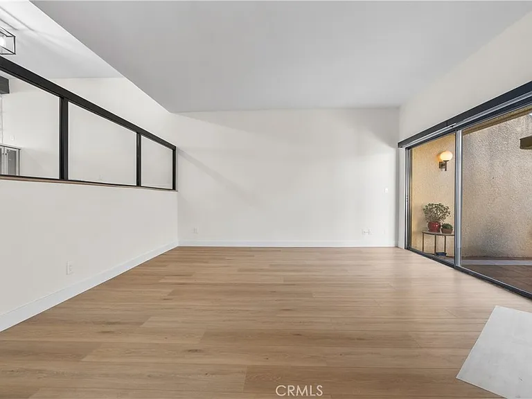 18417 Collins St #D — Photo 13