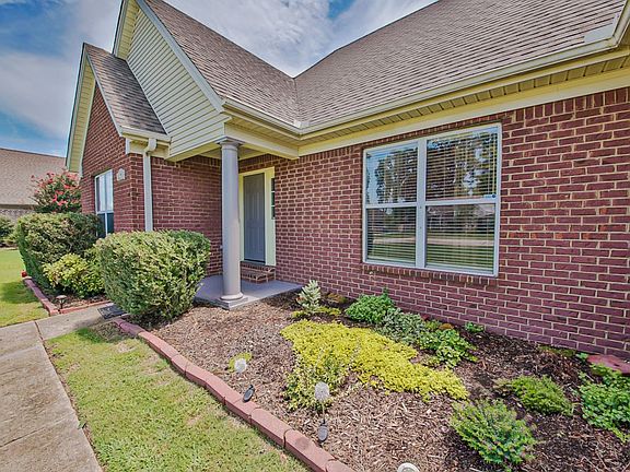 3rd image of 607 E Crawford Dr