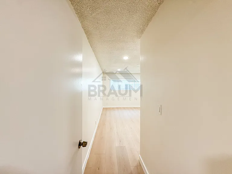 6041 WHITSETT — Photo 18