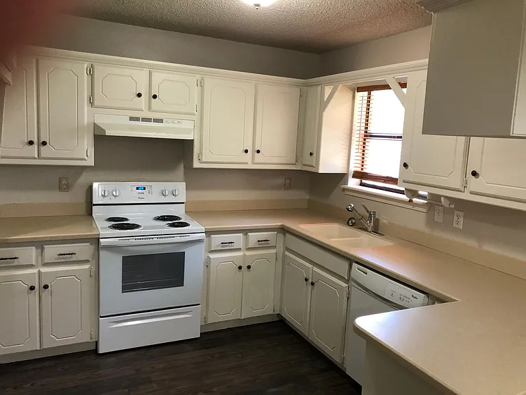 301 W Chantilly Way — Photo 7