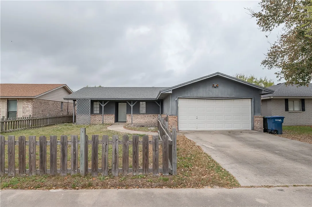 3 bed, 1259 sqft, $1,750 — Photo 1