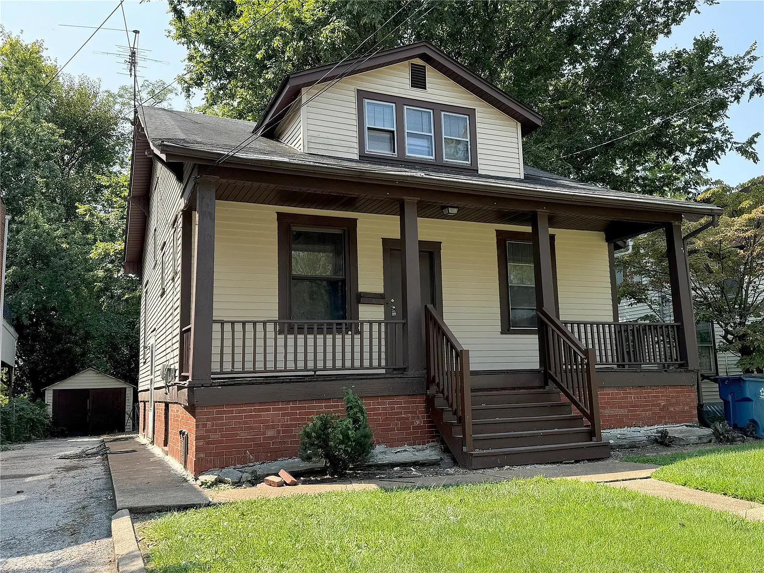 2022 McLaran Ave photo 1