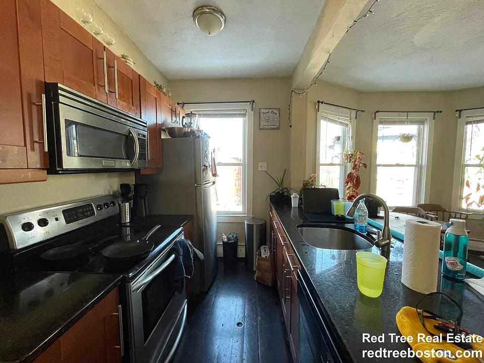 72 Hillside St #2
