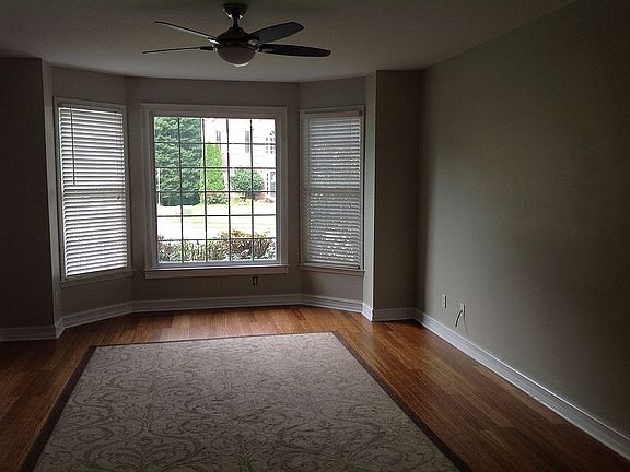 4th image of 575 Silverberry Ln