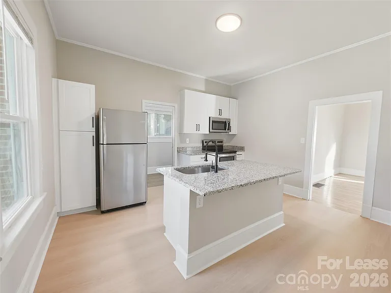 303 York Ave — Photo 8