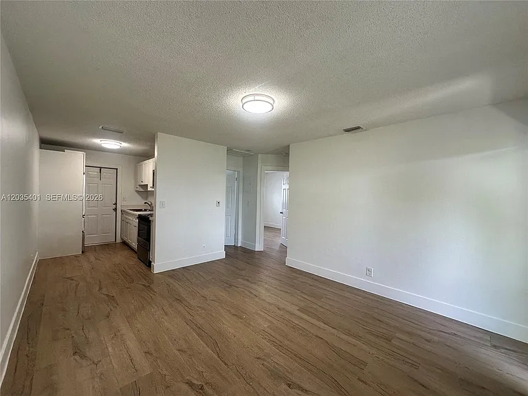 5911 NE 18th Ave #4 — Photo 3