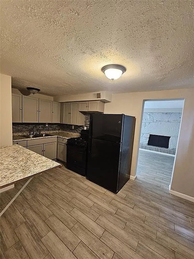 Newly Remodeled 3 Beds 1 Bath — Photo 3
