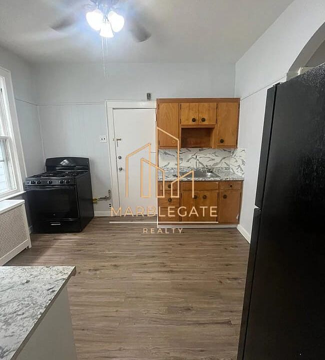 1st image of 10-12 McKay Ave #11L