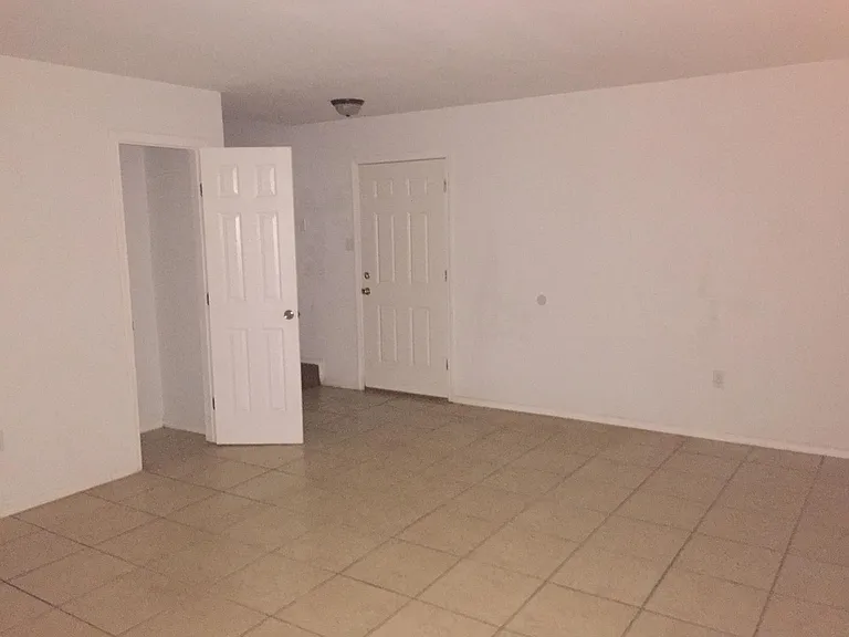 7702 Downman Rd — Photo 2