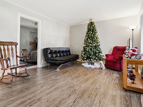 2nd image of 3013 Emily Ln