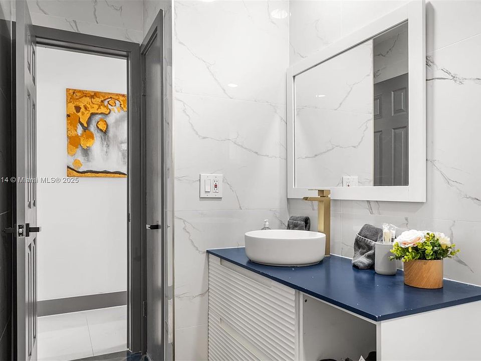 1st image of 390 NW 40th St #390