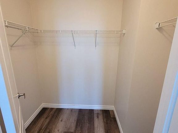 5th image of 2425 Greenwich Dr