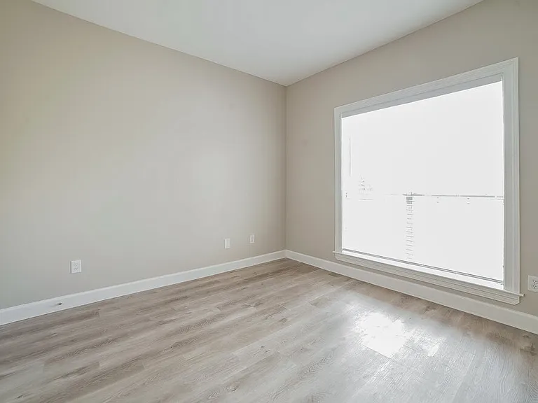 2875 Liverpool Ln — Photo 13